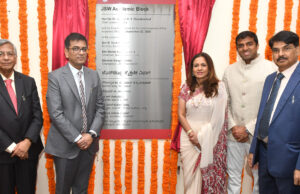 ചീഫ് ജസ്റ്റിസ് ഡി. വൈ. ചന്ദ്രചൂഡ് ബെംഗളൂരു നാഷണല് ലോ സ്കൂളില് ജെഎസ്ഡബ്ല്യു അക്കാദമിക് ബ്ലോക്കിന് തറക്കല്ലിട്ടു