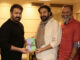 രാജേഷ് കൃഷ്ണയുടെ ‘ലണ്ടന് ടു കേരള ’ പുസ്തകം മമ്മൂട്ടി മോഹന്ലാലിന് കൈമാറി