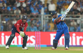 സാംസൺ കത്തിച്ച തീ; 254 ലക്ഷ്യം പിന്തുടർന്ന് ഇംഗ്ലണ്ട് സമ്മർദ്ദത്തിൽ