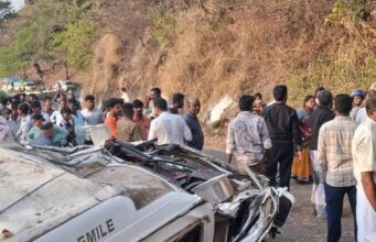 വാൽപ്പാറ അപകടം; പ്രിയപ്പെട്ടവര്ക്ക് നിറമിഴികളോടെ നാടിന്റെ യാത്രാമൊഴി; ആറ് അധ്യാപകരടക്കം ഒന്പത് പേര്ക്കും അന്തിമോപചാരം അര്പ്പിച്ച് ആയിരങ്ങള്